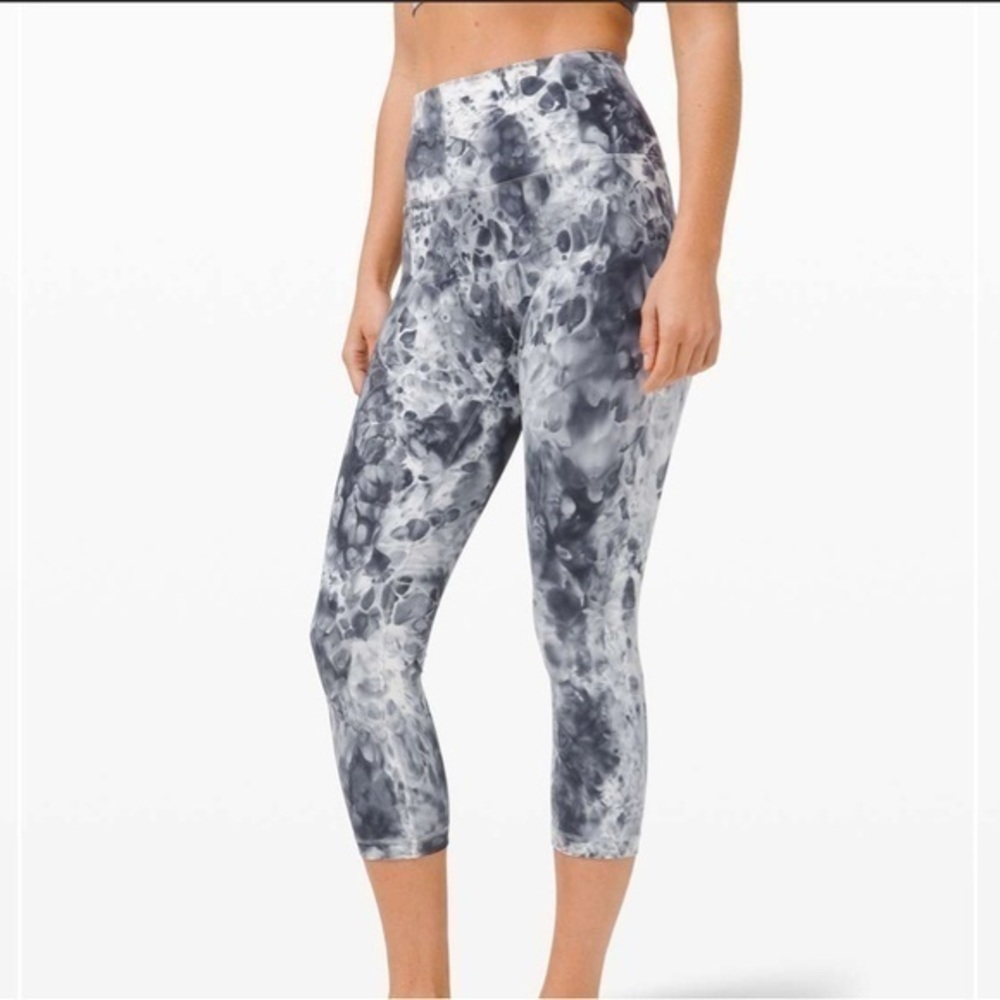 Lululemon Wunder Under Marble Dye High Rise Crop 21" - Sz 4